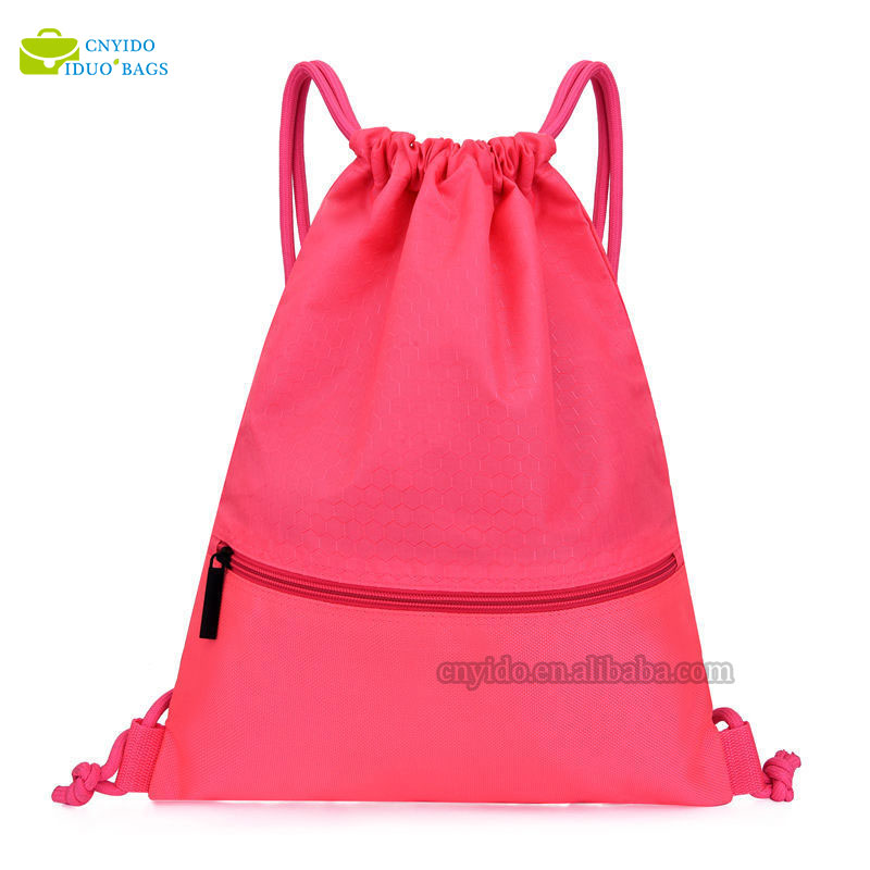Qual é a diferença entre um saco seco e uma mochila impermeável?